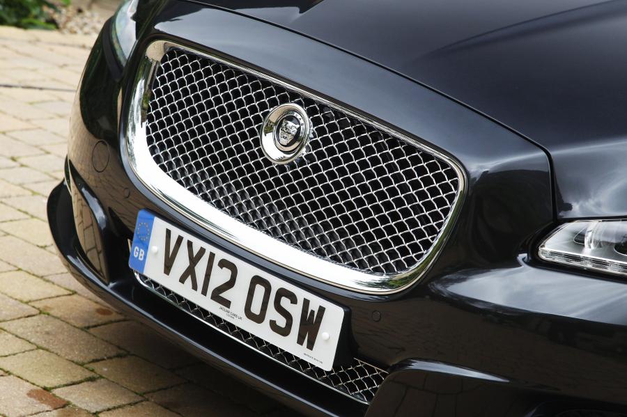  Jaguar XJ 2012 года  (UK) (фото 27 из 121)